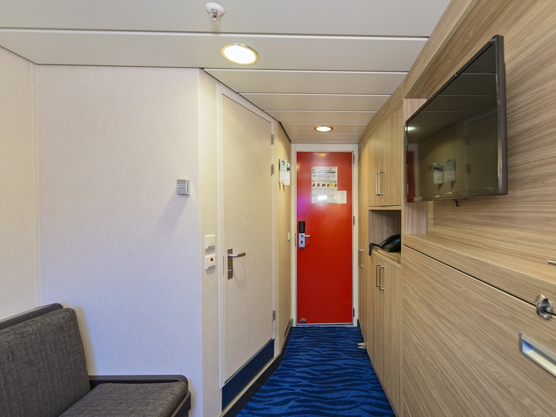 Polar Outside | Middle deck for up to 3 travellers